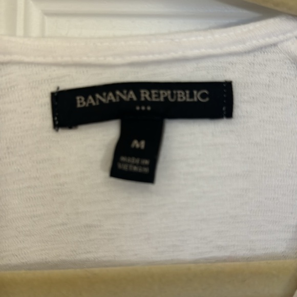 Banana Republic White wrap shirt NWOT. Size Medium - Picture 2 of 5